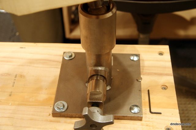 Hydraulic decoy work holder